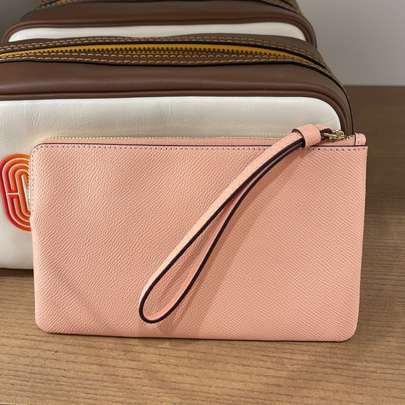 Coach Large Corner Zip Wristlet
IM/Faded Blush - Picture 5 of 16